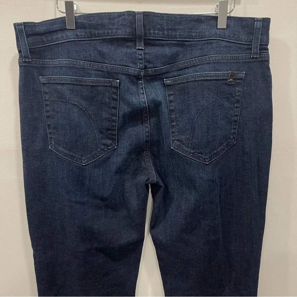 Joe’s The Classic Straight Leg Jeans in Bethea Dark Wash Size 38